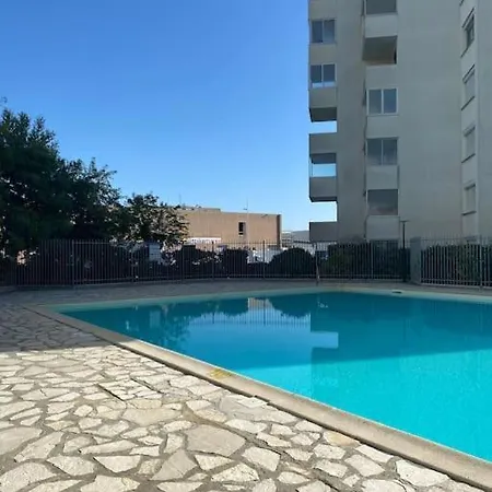 T3 : Port,plage,piscine Apartment